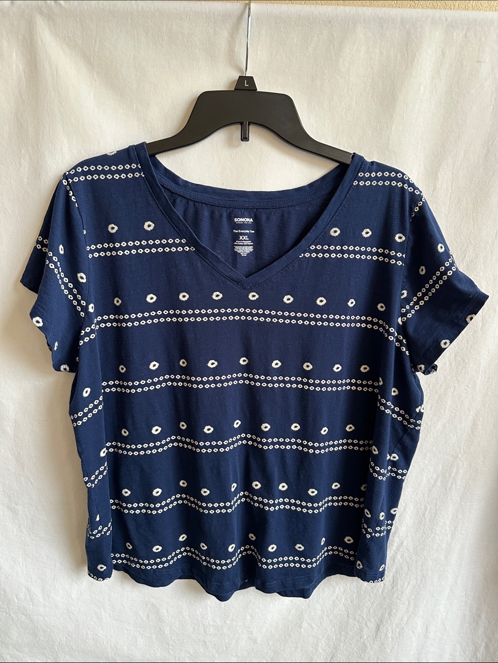 Sonoma Goods For Life navy V-neck tee with white dot pattern, size XXL